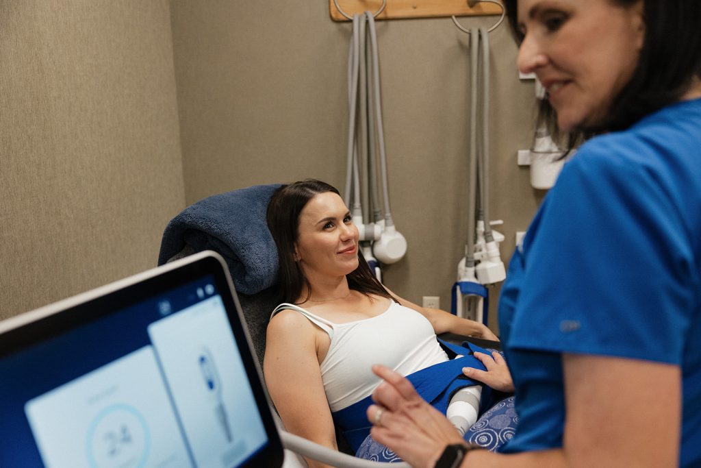 Provider wrapping Coolsculpting strap onto patient